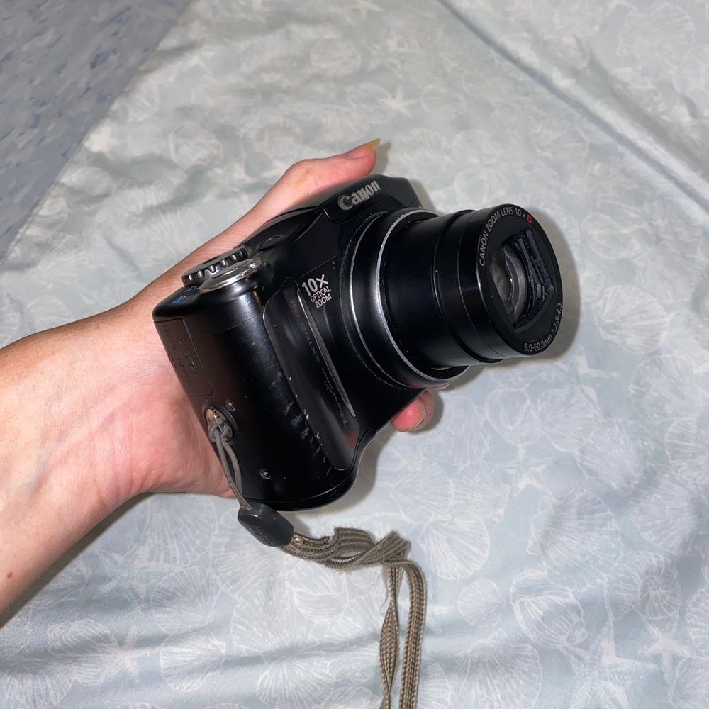 Canon Camera - Picture 3 of 9